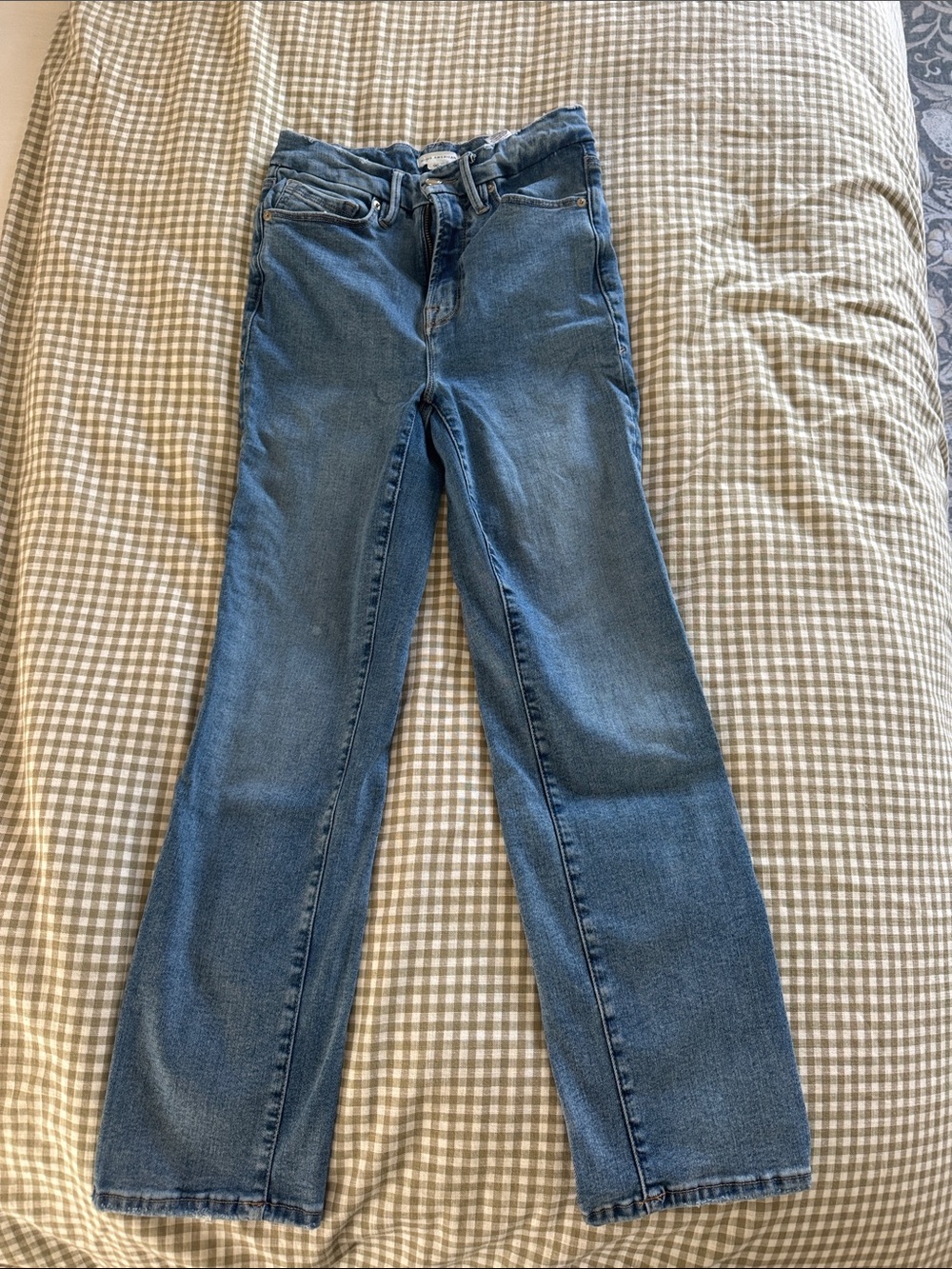 Good American Classic Straight-Leg Medium Blue Jeans